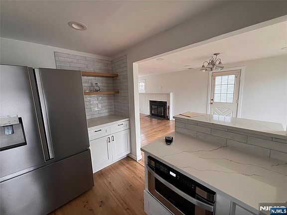 4th image of 92 Grove St