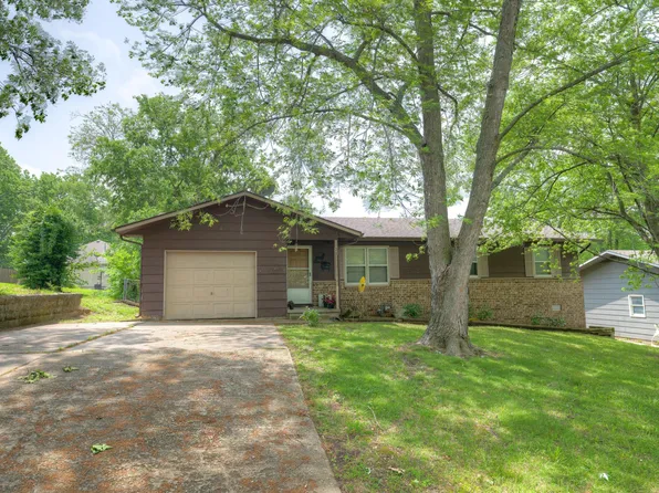 1128 Cedar Street, Carthage, MO 64836