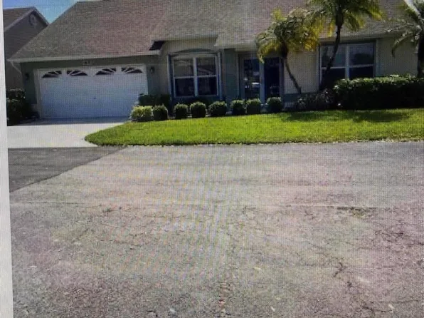 382 NW SHERRY Lane, Port St Lucie, FL 34986
