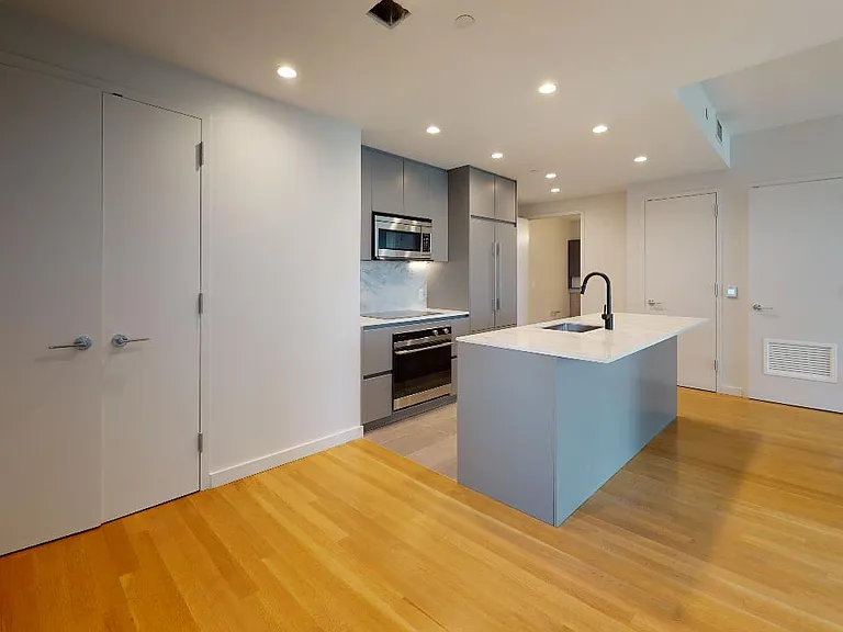 515 E 86th St #1905 — Photo 12