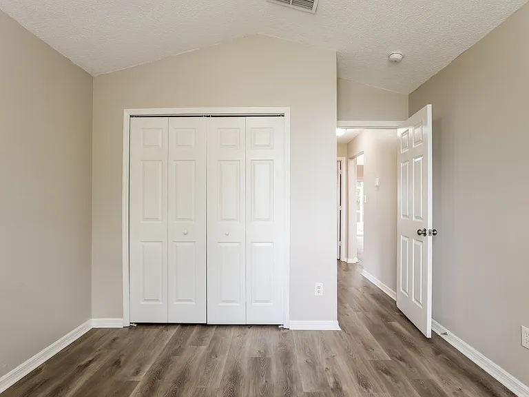 7920 Oakstone Ct — Photo 12