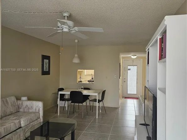 8280 Sunrise Lakes Blvd APT 205, Fort Lauderdale, FL 33322