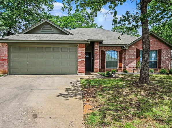 717 Oak Park Dr, Azle, TX 76020