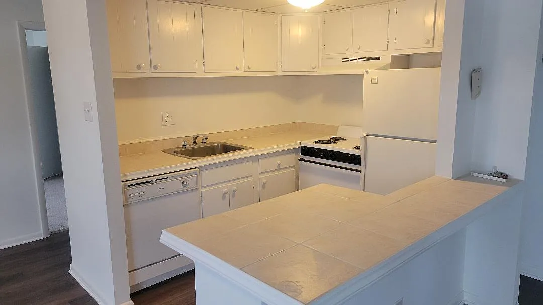 Eagle Court Apartments — Photo 1