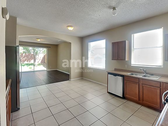 4th image of 2114 Mallard Creek Cir