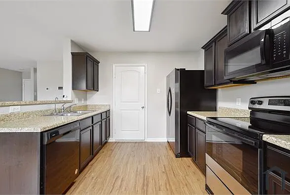 3 bed, 1247 sqft, $1,800 — Photo 4
