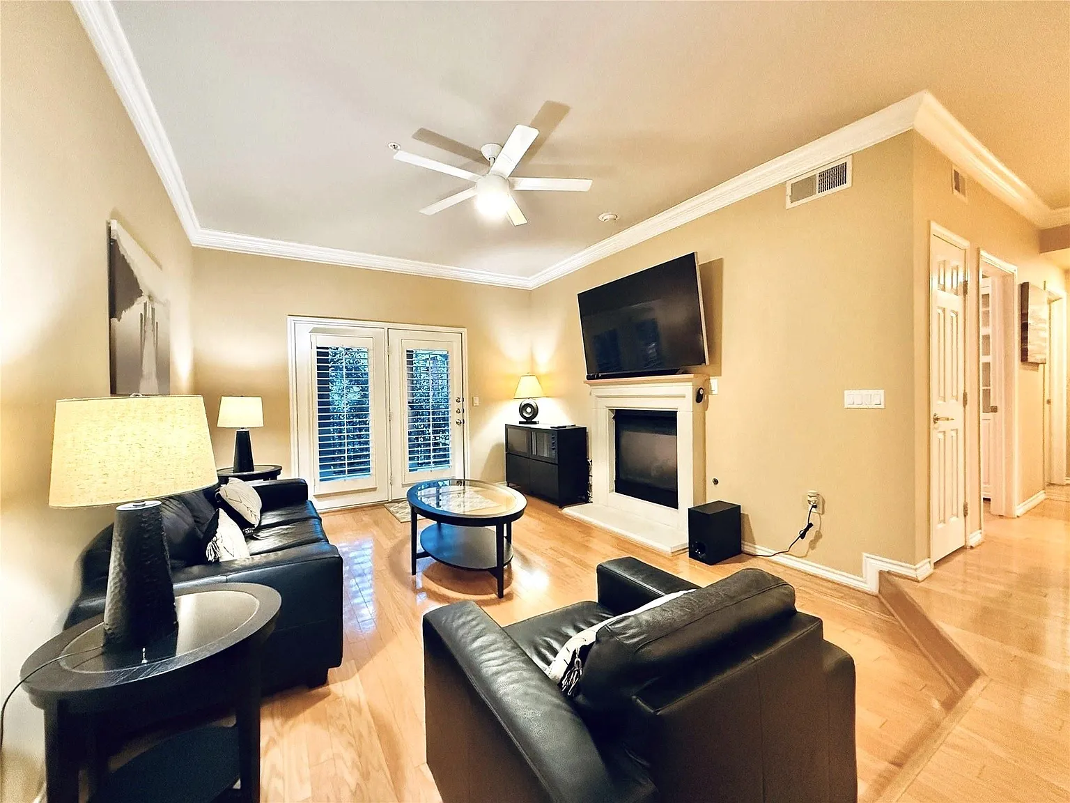 1 bed, 1.0 bath, 940 sqft, $1,995 — Photo 3