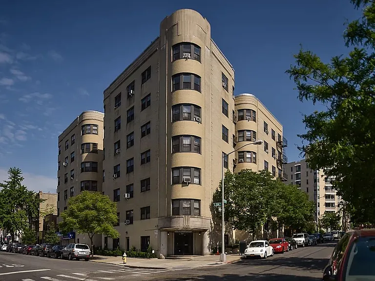 190 E Mosholu Pkwy S #4G — Photo 1