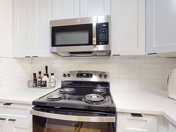 5th image of 3655 S Delaware St #208
