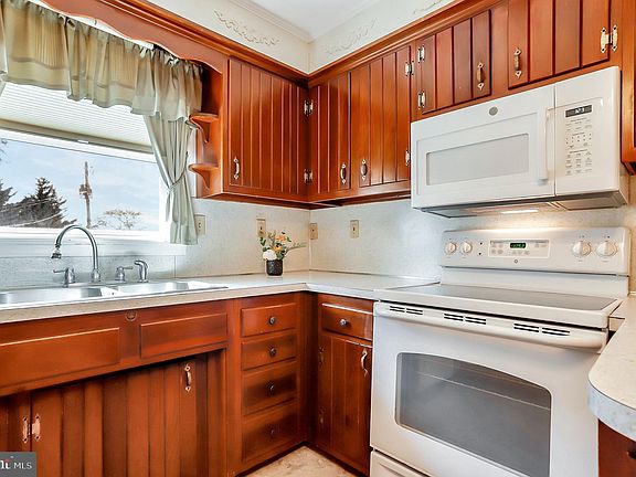 4th image of 13422 Windsor Dr