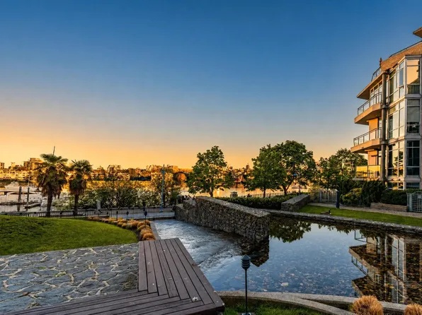 1228 Marinaside Cres #302, Vancouver, BC V6Z 2W4