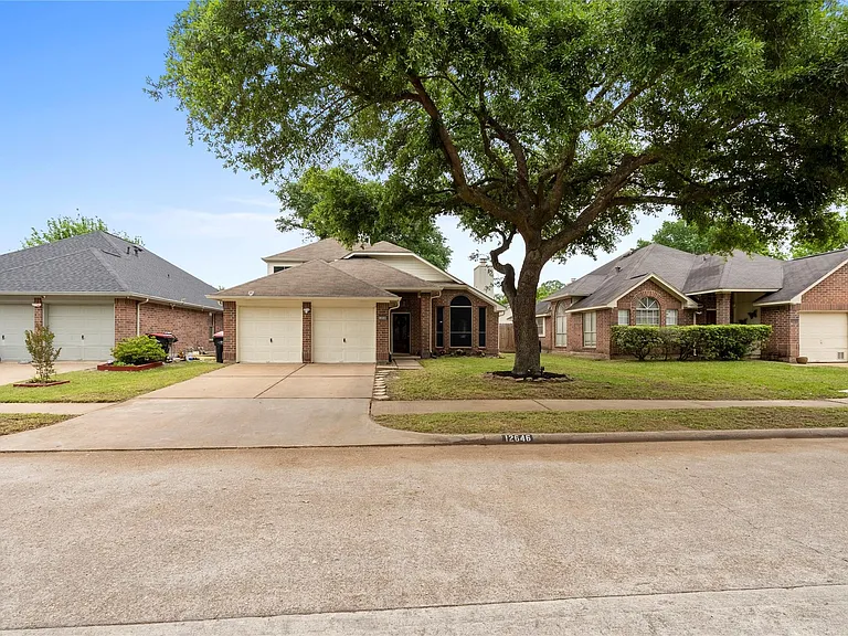 12646 Duchess Ln — Photo 2