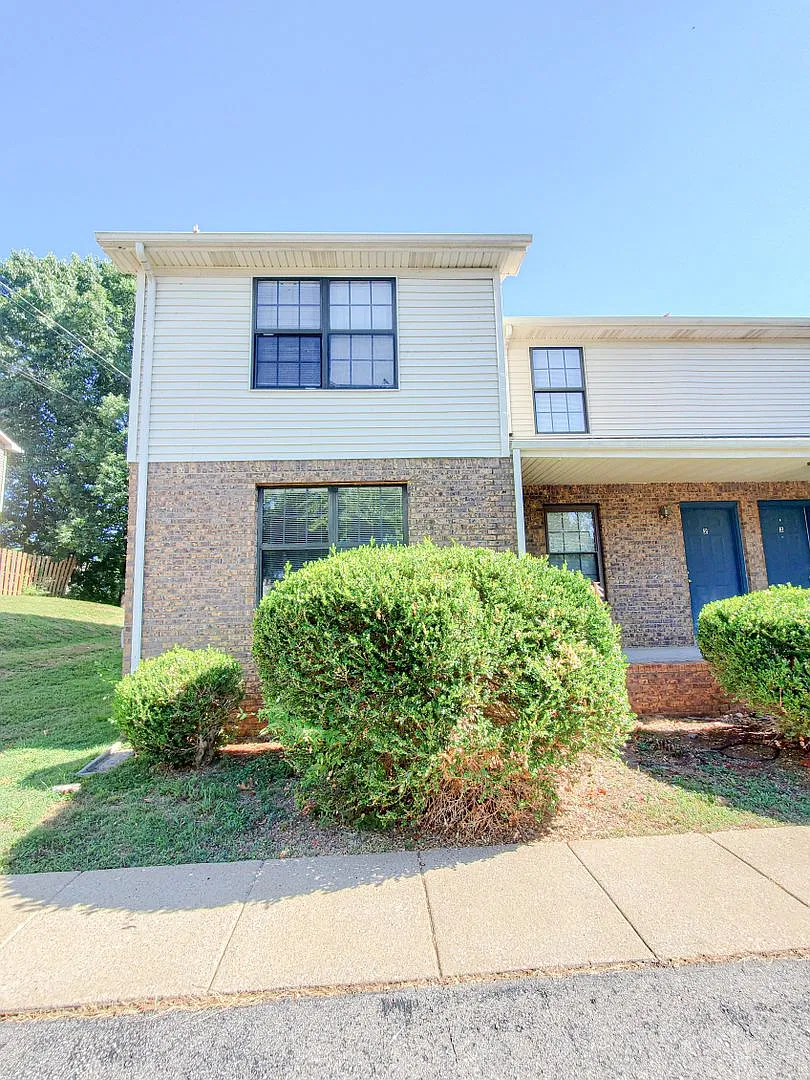 1551 E Knollwood Circle — Photo 2