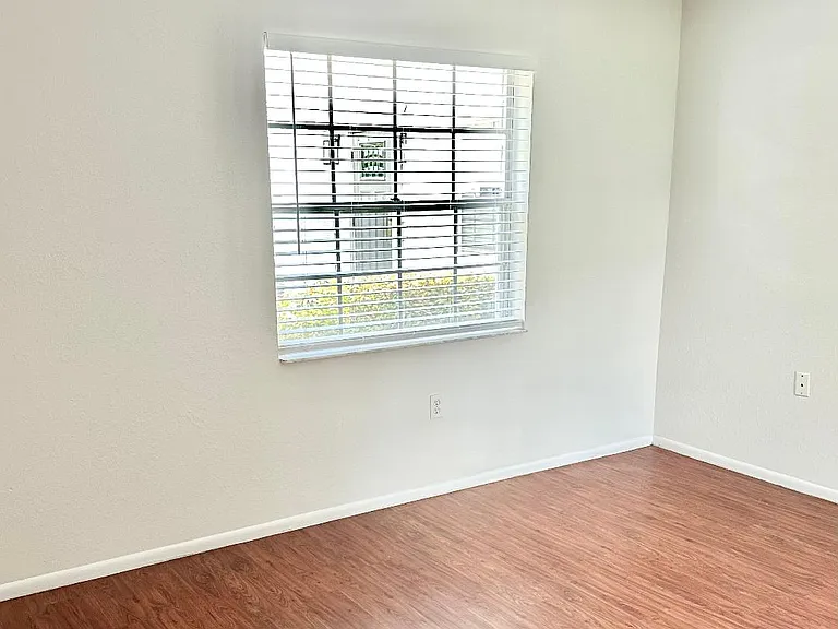 120 E Miller St — Photo 9