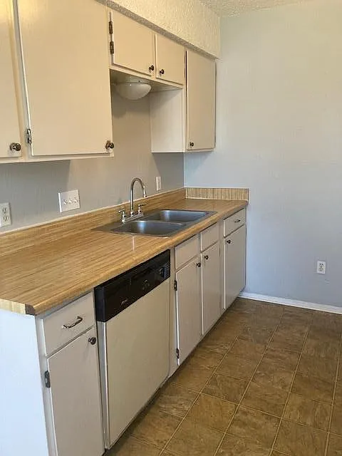 2 bed, 1.0 bath, 850 sqft, $1,200 — Photo 4