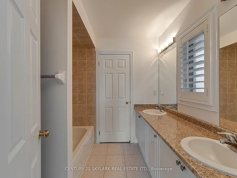 94 Bayhampton Dr #UPSTAIRS — Photo 20