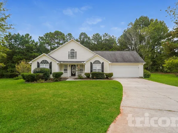 2051 Meadowglen Ln, Loganville, GA 30052