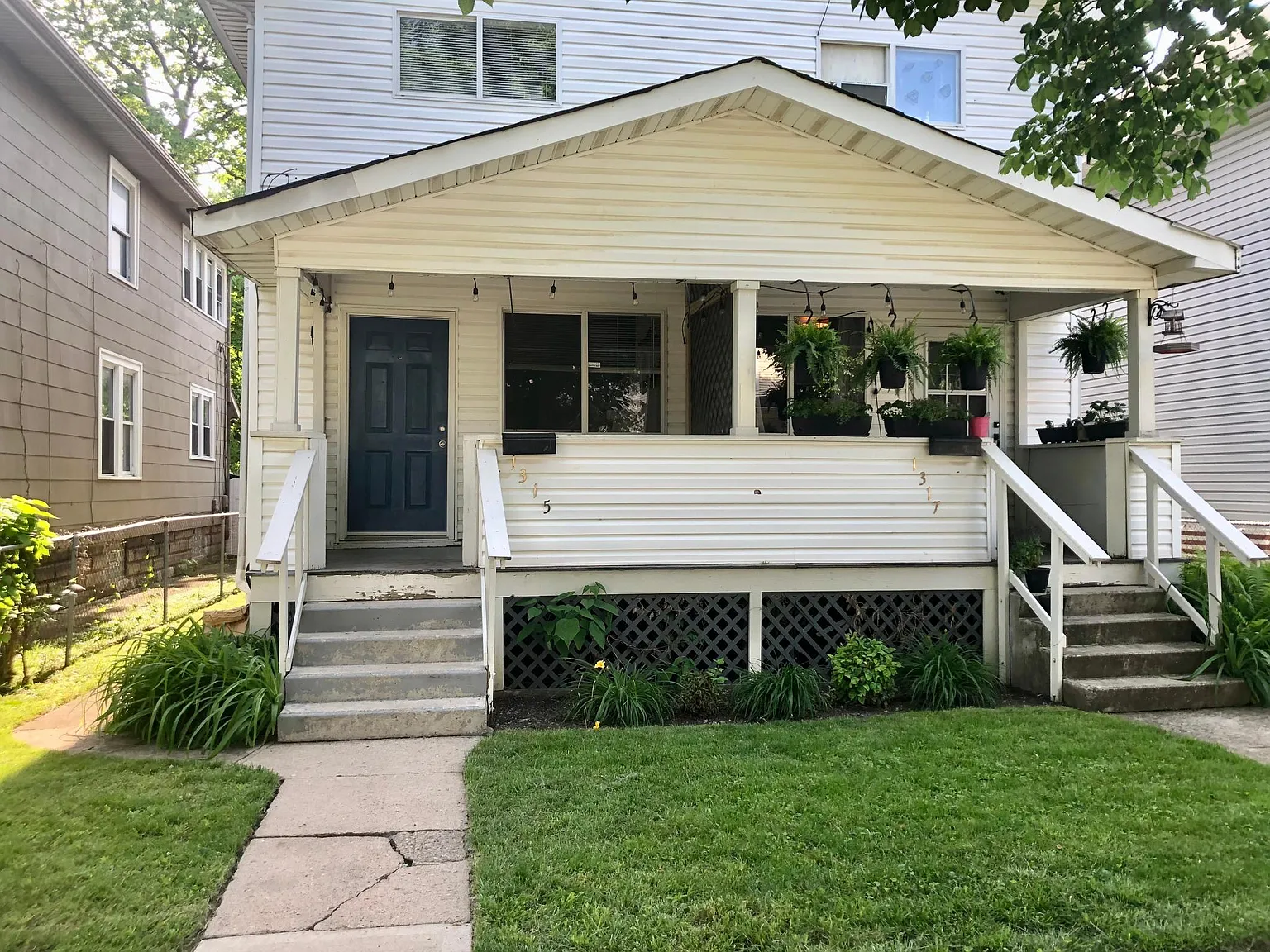 3 bed, 1250 sqft, $1,450 — Photo 1