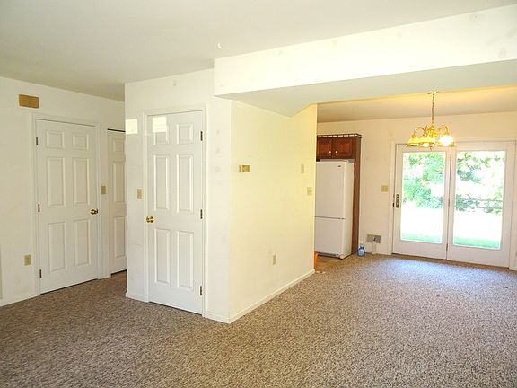 Living & Dining Room of Similar House