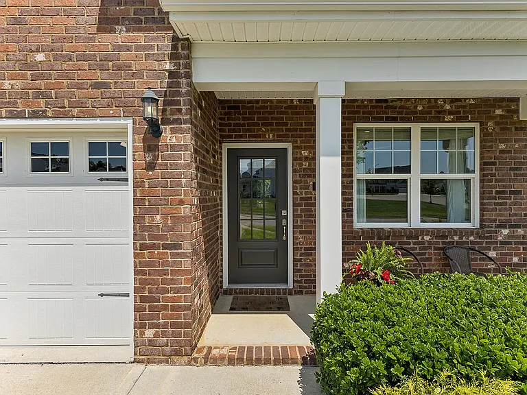 3041 Commonwealth Dr — Photo 2