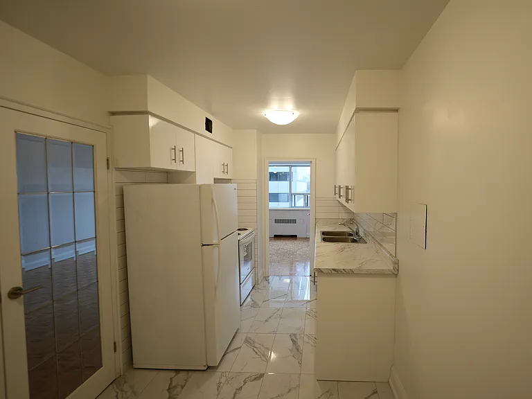 77 Saint Clair Ave E — Photo 3