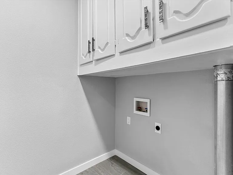 305 Valley Park Dr — Photo 36