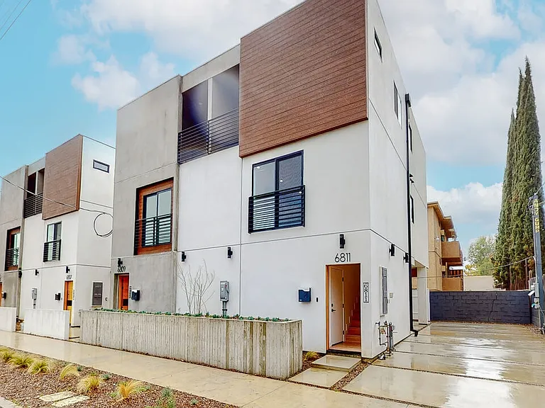 6811 Gloria Ave — Photo 34
