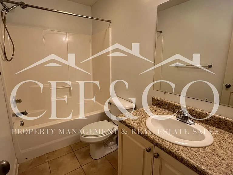527 Victoria Manor Dr — Photo 11