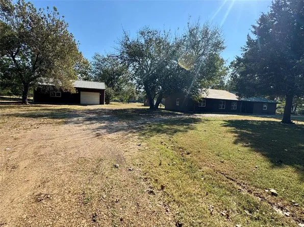 921 S 24th St, Okemah, OK 74859