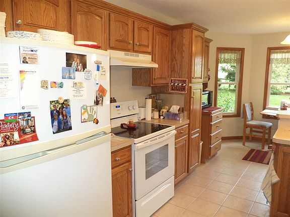 4th image of 448 Hillcrest Dr