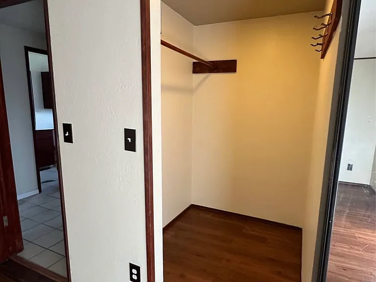 3719 Cherokee Ave — Photo 5