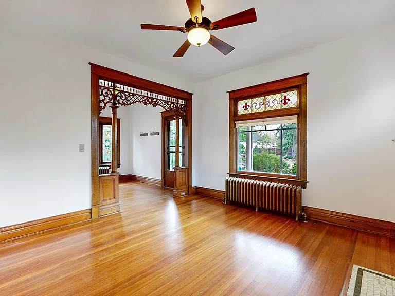 685 S Grant St — Photo 3