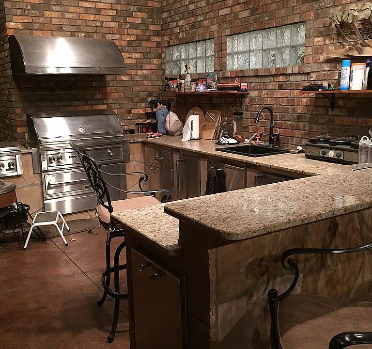 outdoor kitchen area
