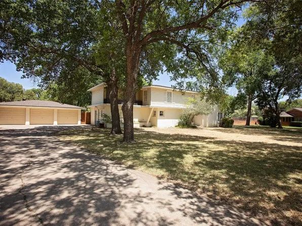 1327 Hillcrest Dr, Graham, TX 76450