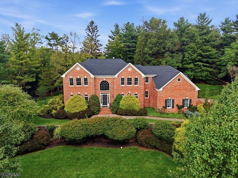 1st image of 6 Oakridge Rd