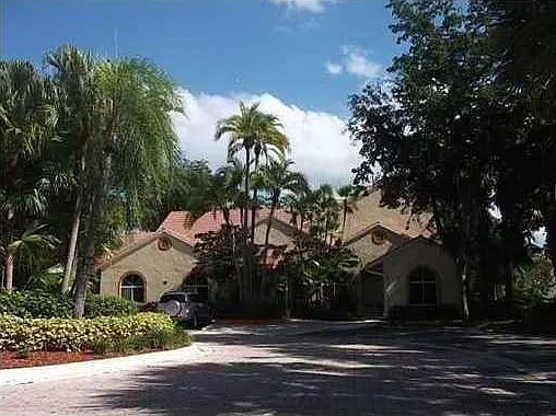 1081 Coral Club Dr — Photo 25