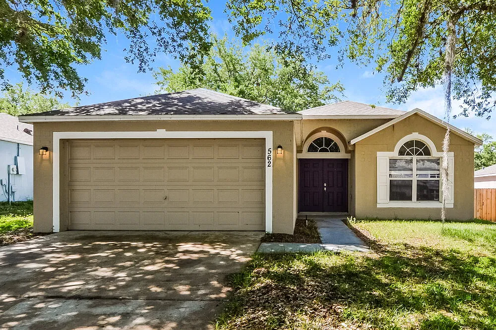 3 bed, 2.0 bath, 1592 sqft, $2,405 — Photo 1
