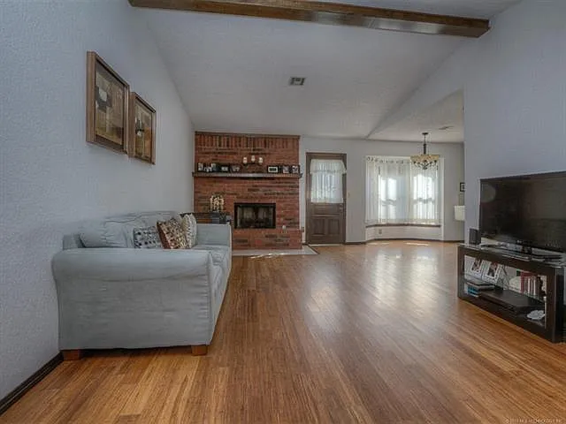 3 bed, 1334 sqft, $1,600 — Photo 4