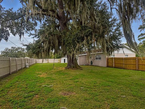 5th image of 414 Poinciana Cir