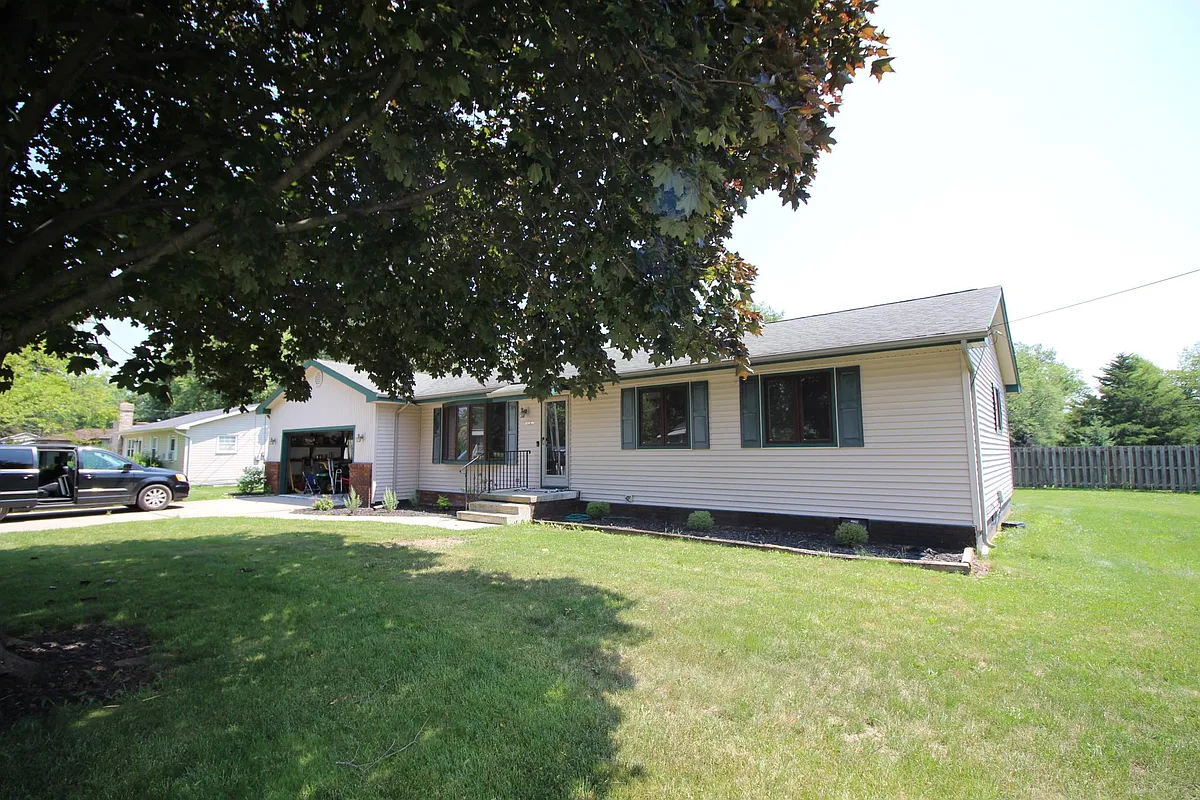 Building Photo - 13850 Laplaisance Rd