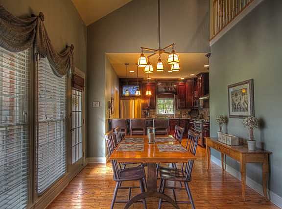 4th image of 904 Smith Ct