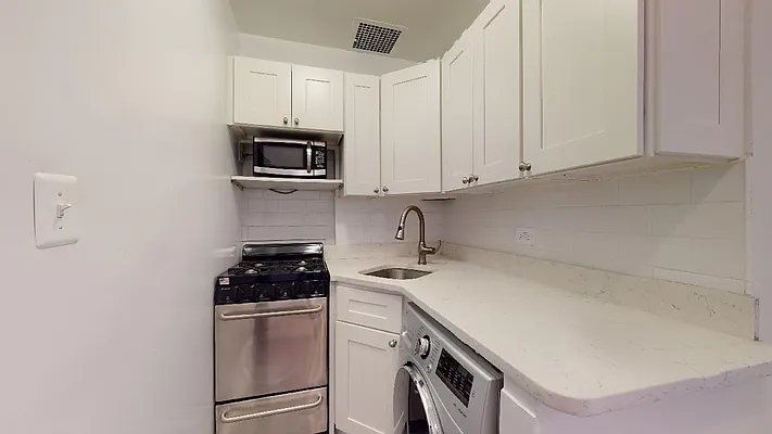 Rented by Bond New York | media 27