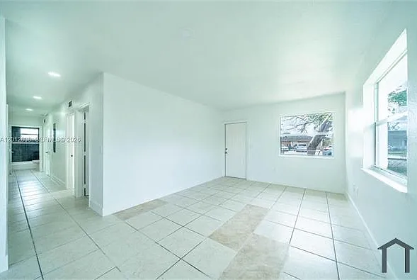 705 NW 13th Ter — Photo 1