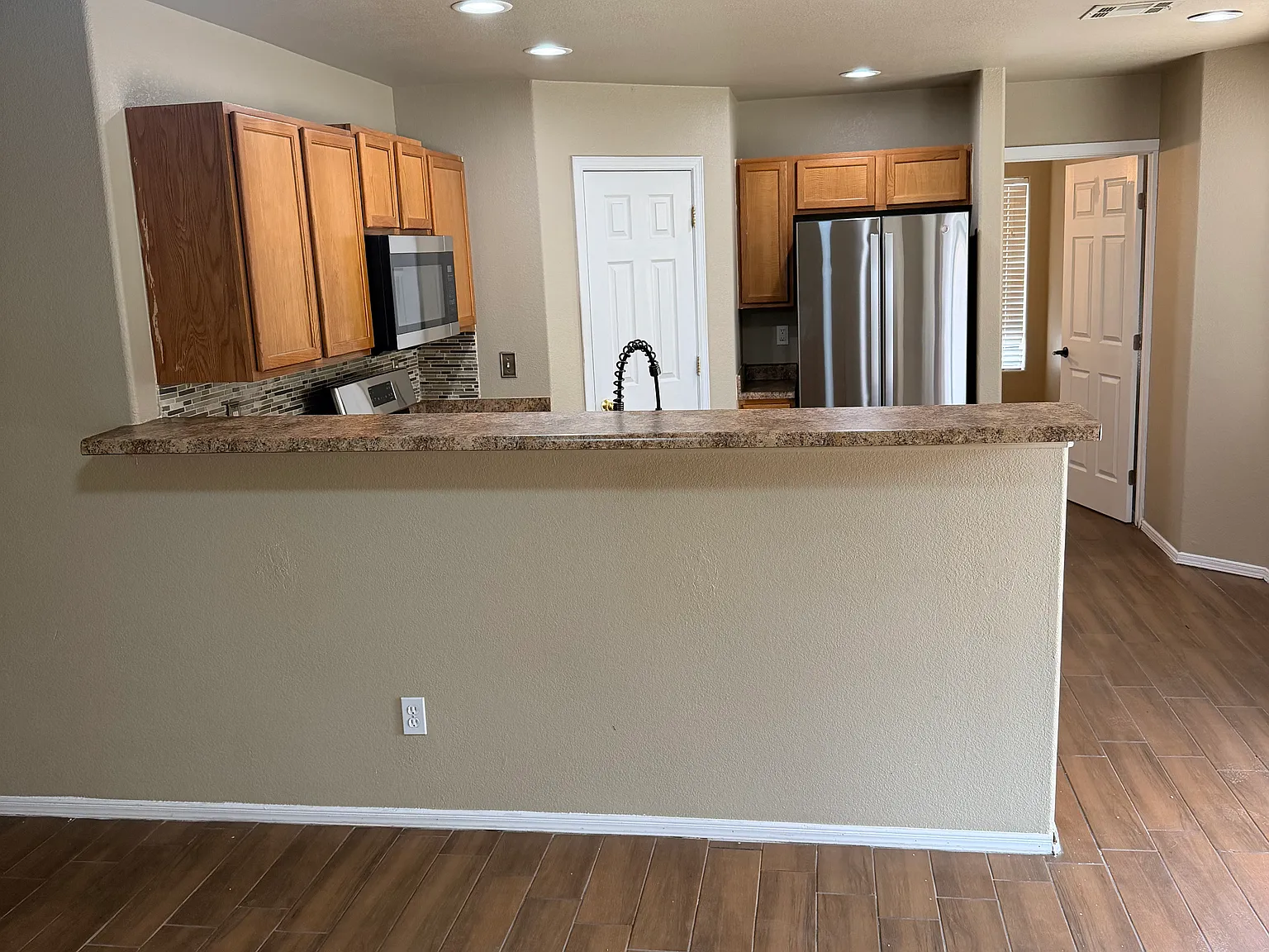 3 bed, 2053 sqft, $1,900 — Photo 4