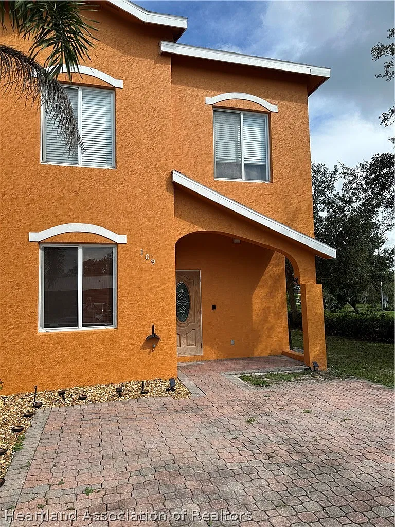 3 bed, 2.5 bath, 1578 sqft, $1,700 — Photo 1