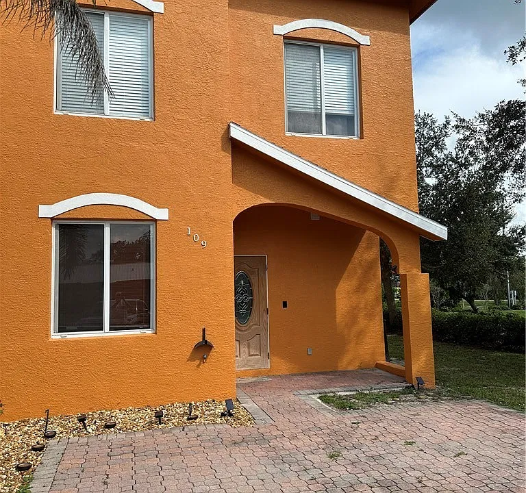 109 Sparrow Ave
