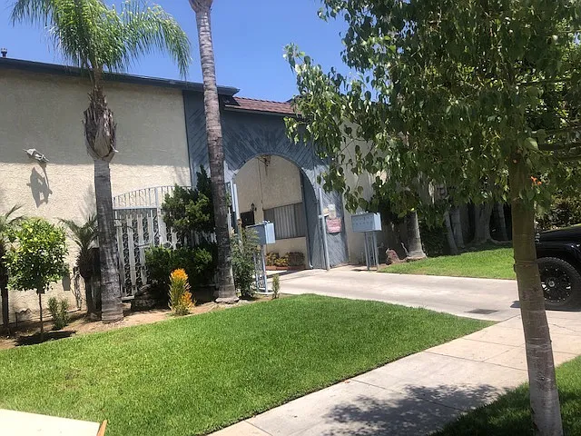 1147 Irving Ave #A — Photo 11