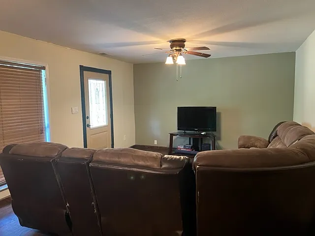 4 bed, 2295 sqft, $1,795 — Photo 4