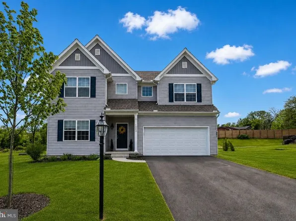 1083 Smyth Ln, Pennsburg, PA 18073