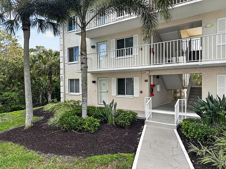 3041 Sandpiper Bay Cir #H201 — Photo 42